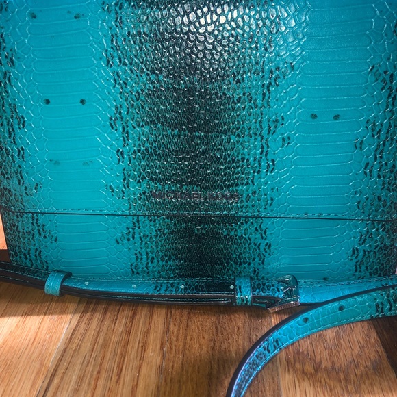 MK crossbody bag in animal print - Picture 4 of 7